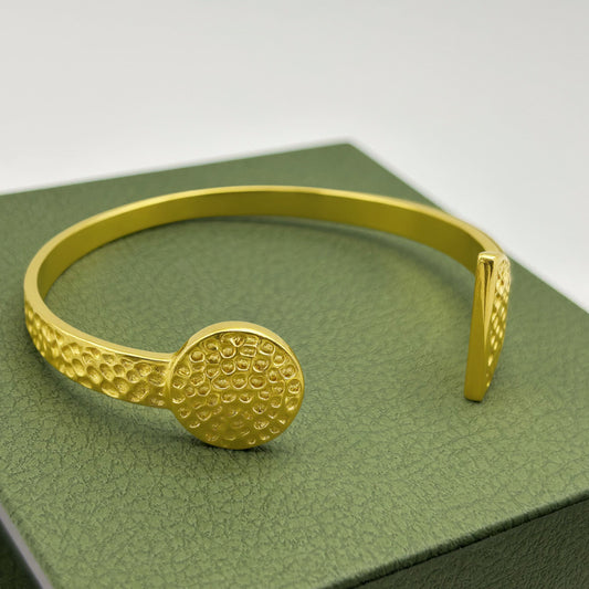 vergoldeter handgehämmerter arm cuff
