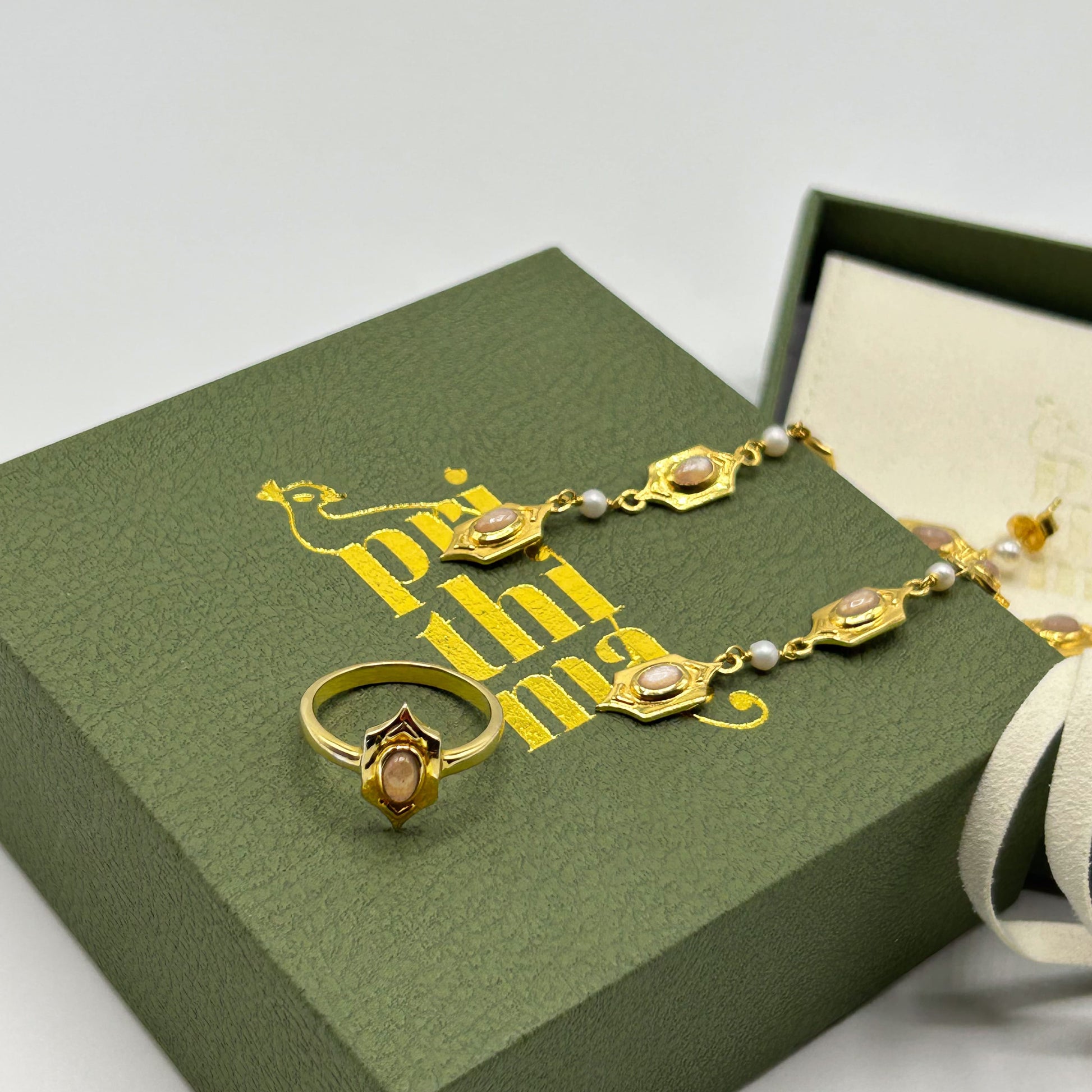 Schmuckset aus Peach moon stone