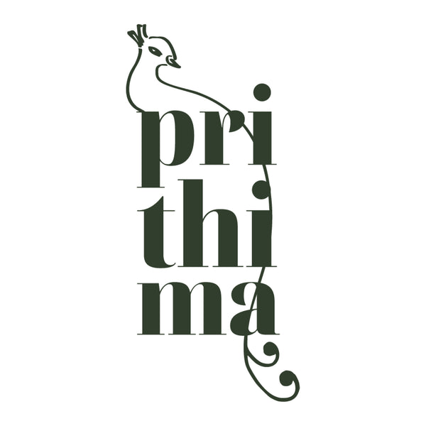 Prithima Logo, grüner Schriftzug auf weissem Hintergrund und einem Pfau.